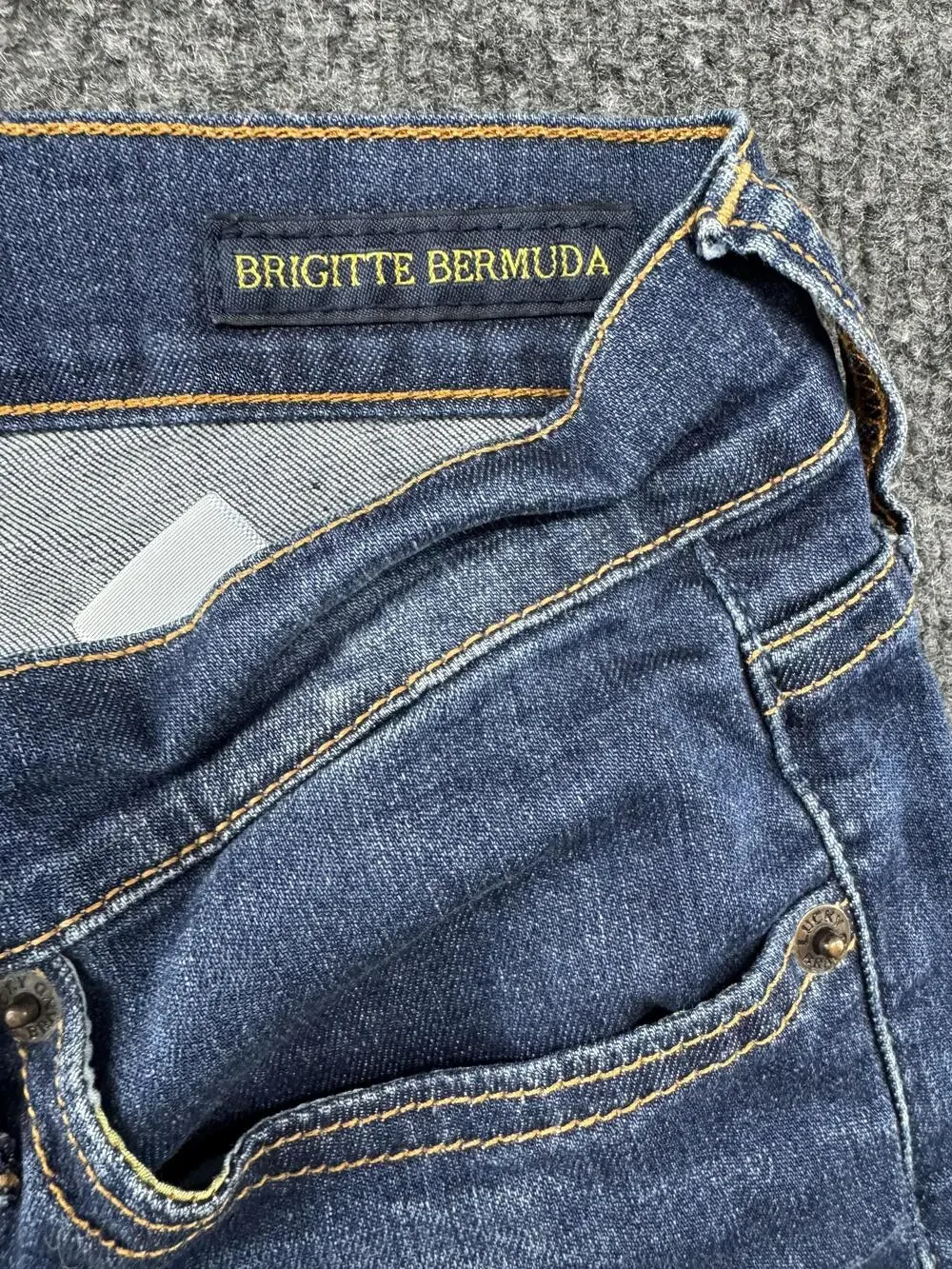 Lucky Brand Brigitte Bermuda Shorts Womens 4 Medium Wash Blue Denim Stretch